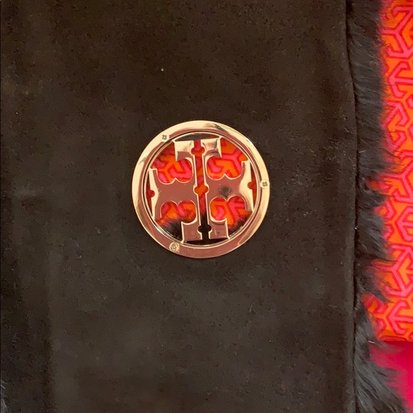 Tory Burch black Rabbit fur logo handbag w chain - Picture 5 of 8